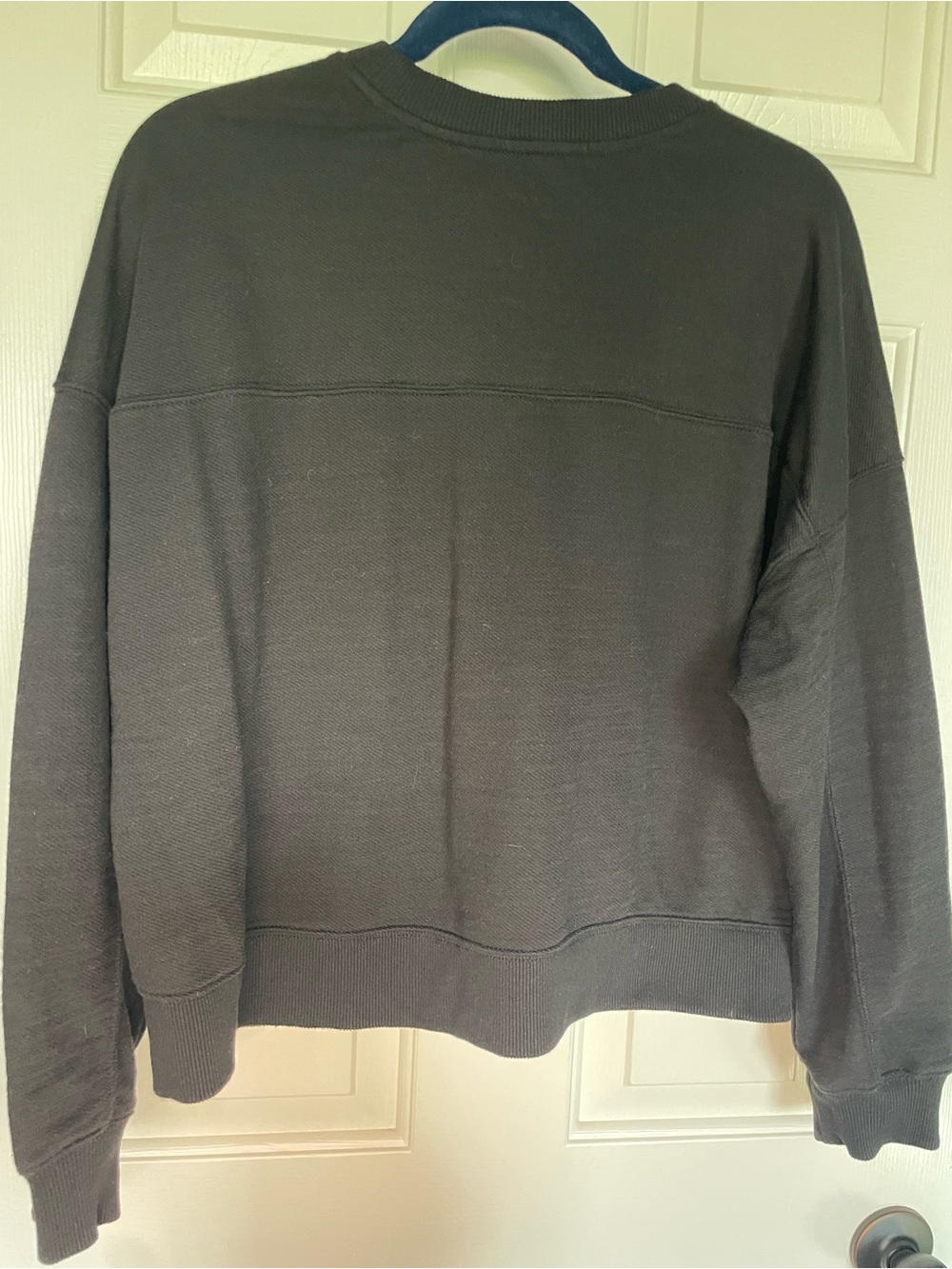 Women’sCrewneck light weight material black